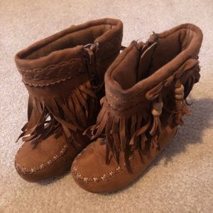 Toddler fringe boots